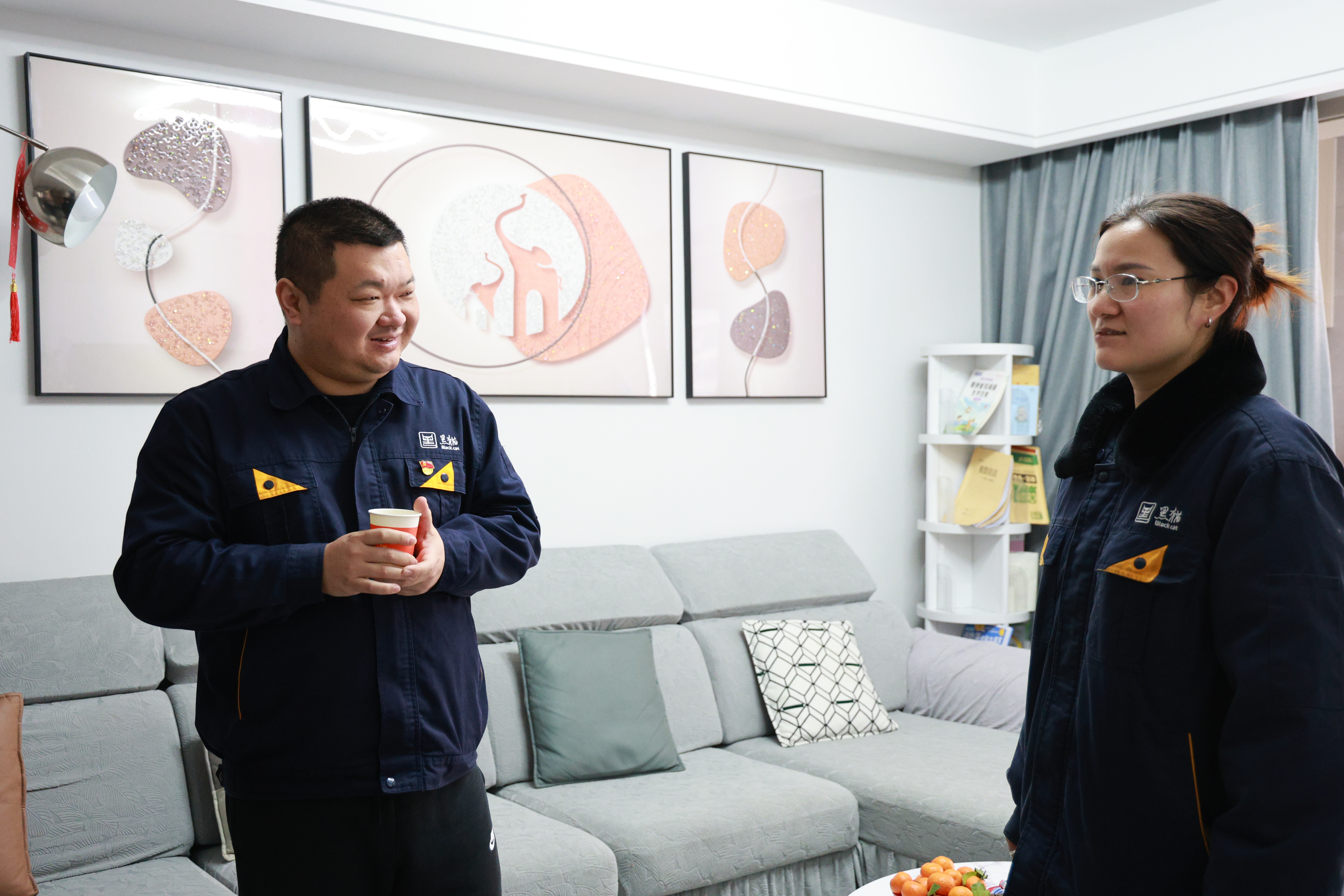 圖2 慰問(wèn)困難職工.jpg